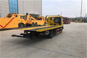 龙城非事故拖车